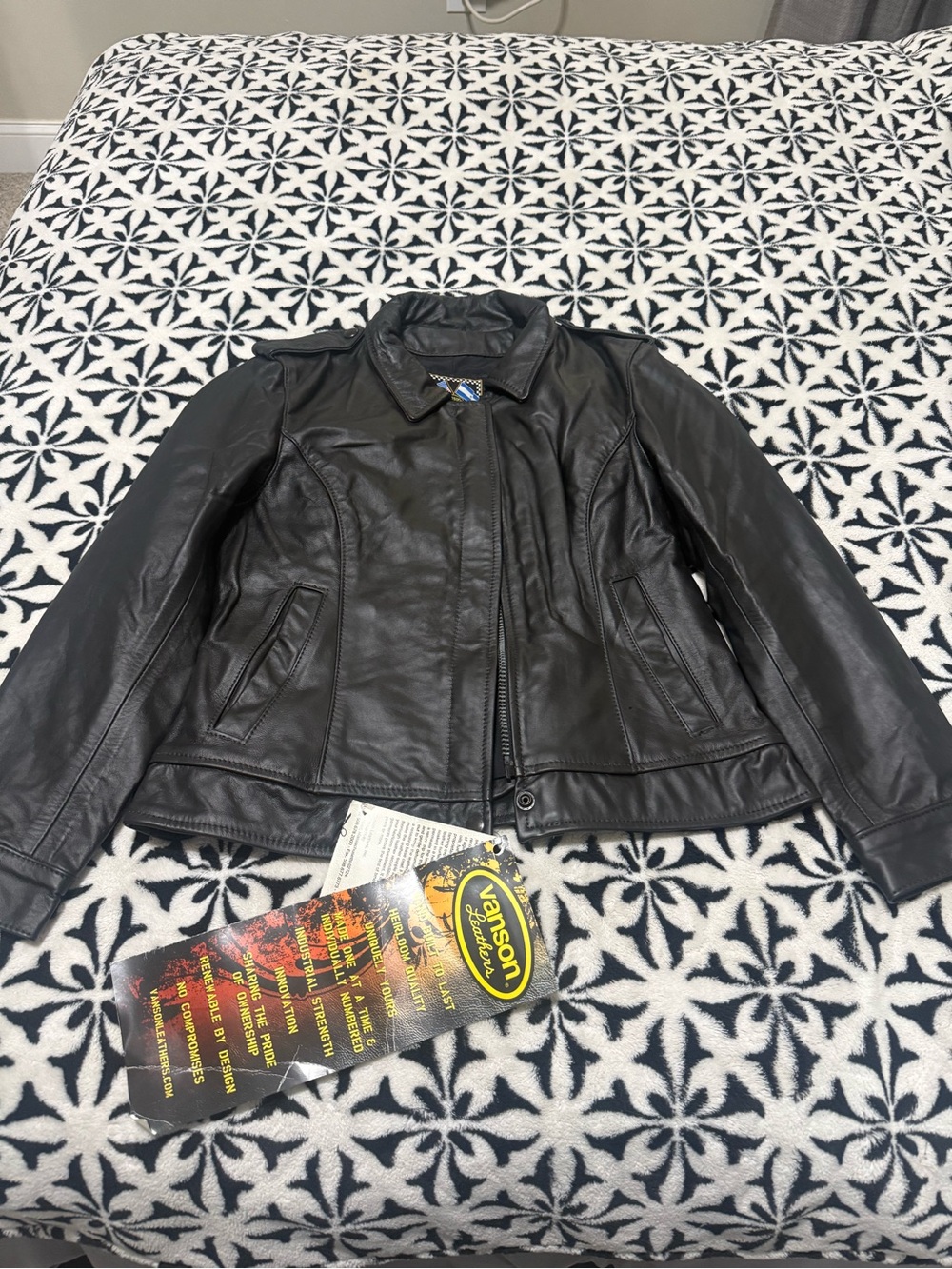 Vanson Leather Motorcycle Jacket for women size Small new never used tags on